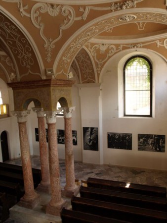 V synagoze